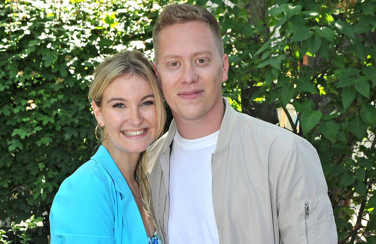 Neonlicht Julian Fiege und Nadine Ellrich Porträt-Bild