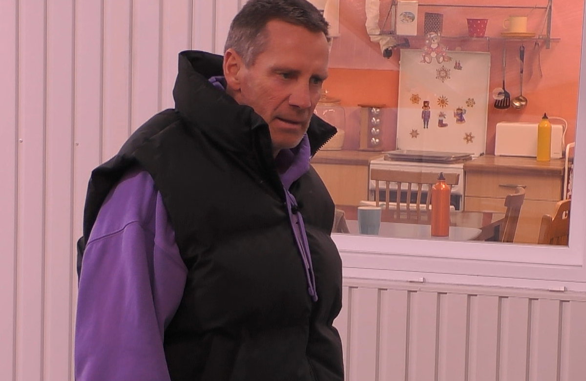 Jürgen Milski guckt bei "Promi Big Brother" ernst