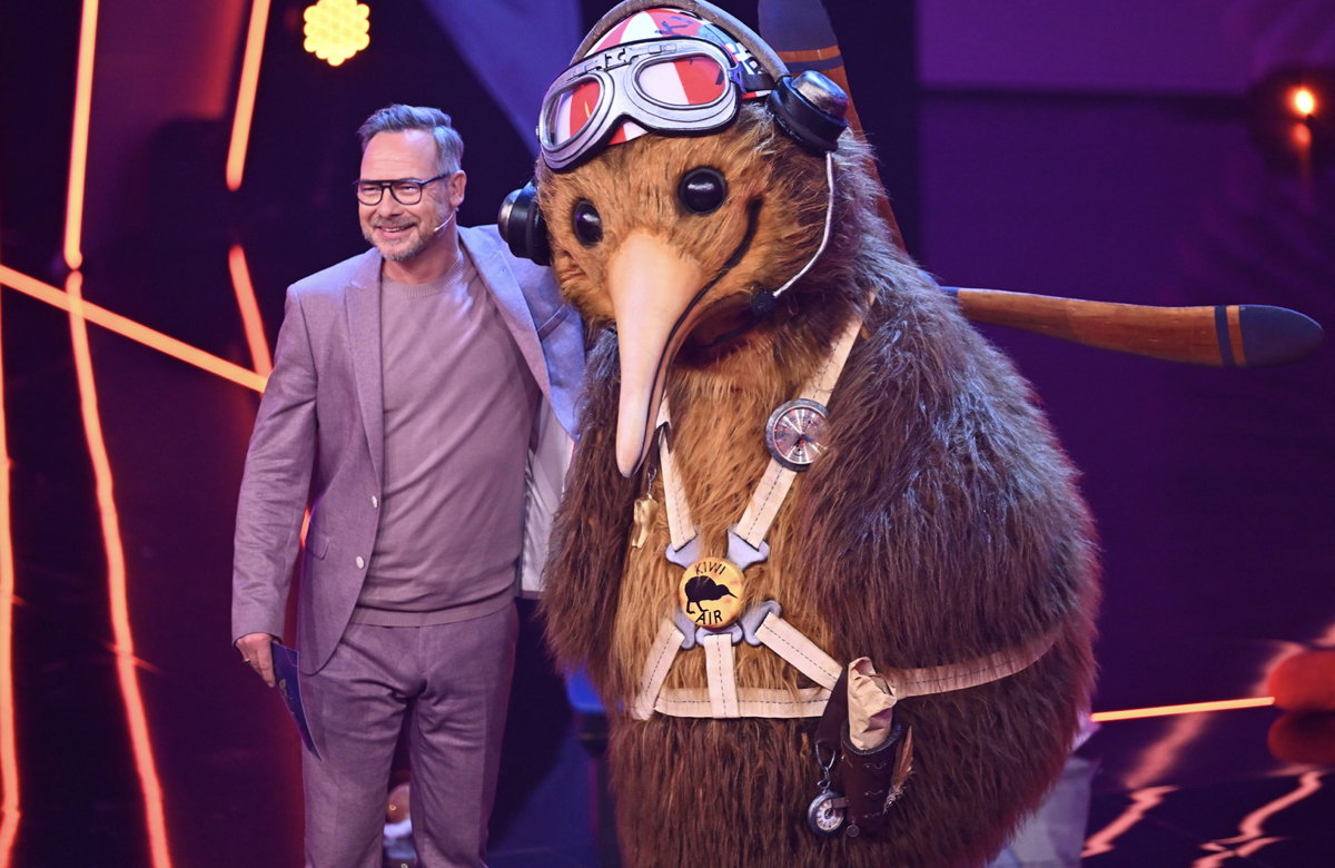 Matthias Opdenhövel und ein Kandidat bei "The mMsked Singer"
