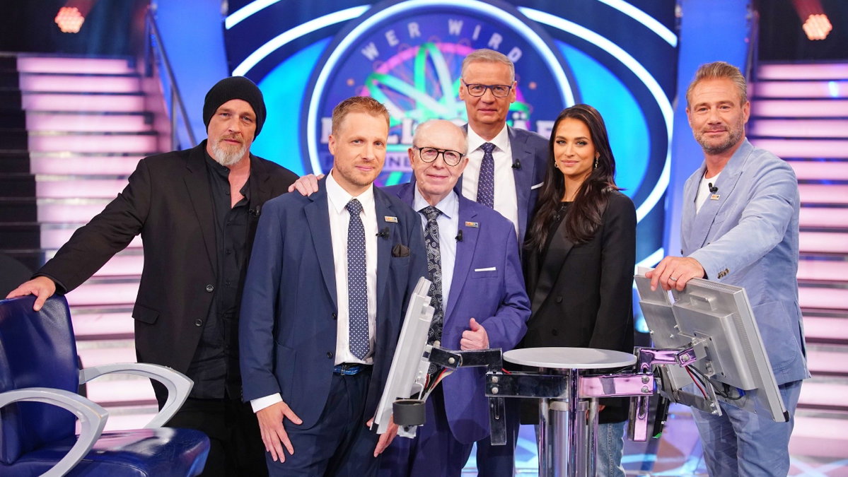 "Wer wird Millionär" - Prominente: Torsten Sträter, Oliver Pocher, Reiner Calmund, Moderator Günther Jauch, Amira Pocher, Sasha