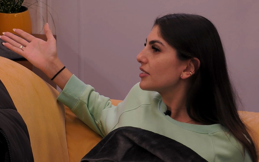 Yeliz Koc diskutiert bei "Promi Big Brother"