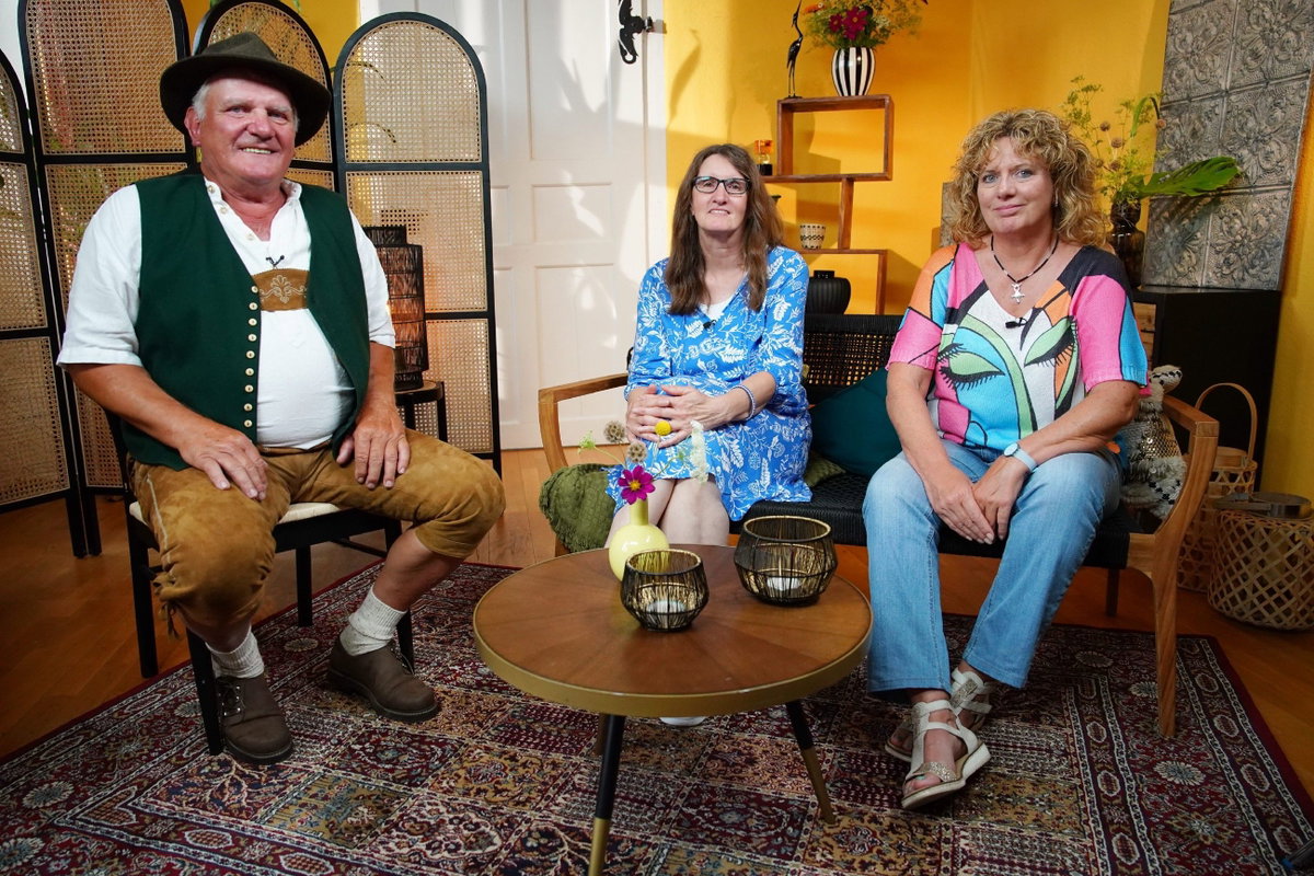 Dietrich-Max-Helmut mit Susanne und Marion beim Scheunenfest