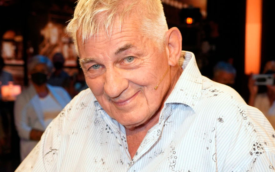 Heinz Hoenig lächelt