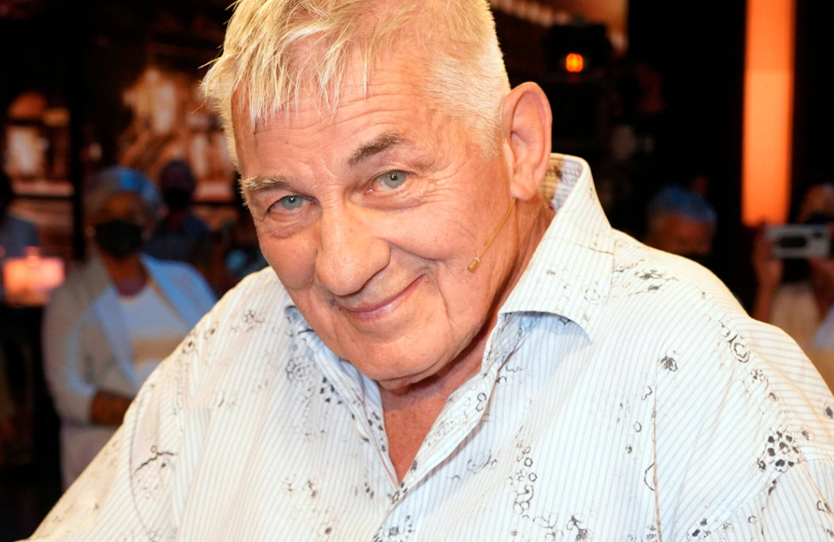Heinz Hoenig lächelt