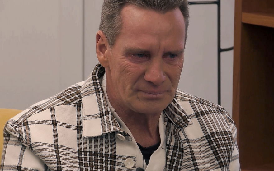 Jürgen Milski sitzt mit Tränen im "Promi Big Brother"-Haus