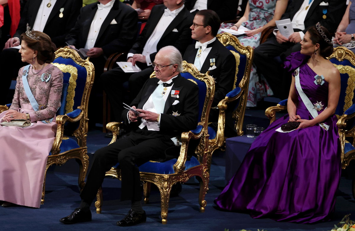 Königin Silvia, König Carl gustaf, Prinz Daniel und Prinzessin Victoria bei der Verleihung des Nobelpreises, 2023.