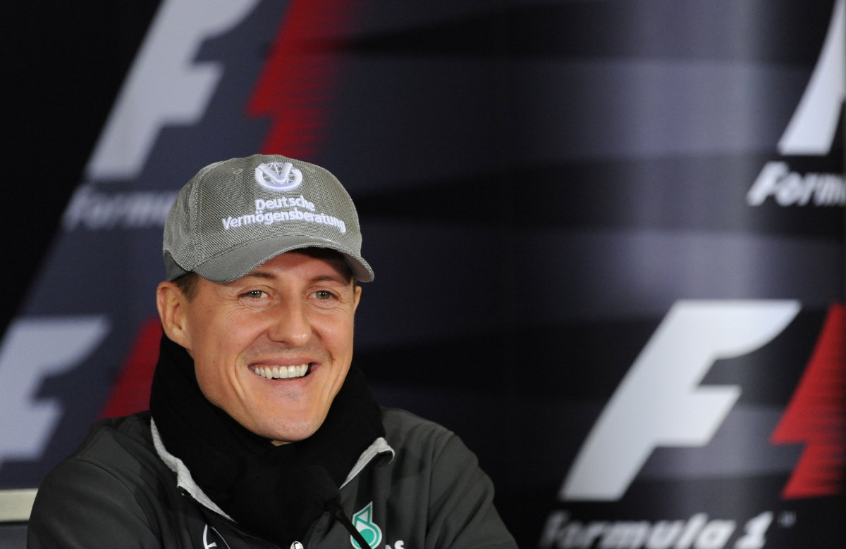 Michael Schumacher unterschreibt bei Petronas 2010