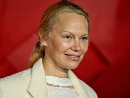 Pamela Anderson ungeschminkt: Strahlende Haut dank DIESEM Anti-Aging-Trick