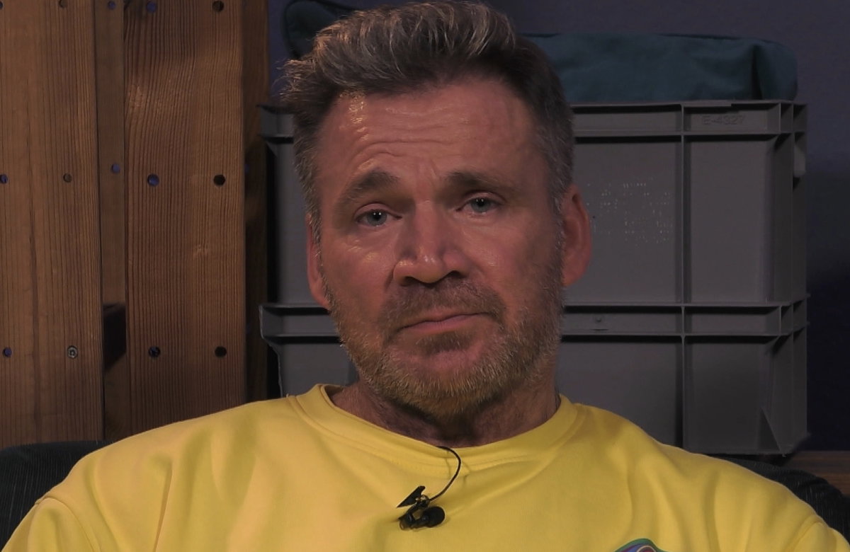 Peter Klein weint im Sprechzimmer bei "Promi Big Brother"