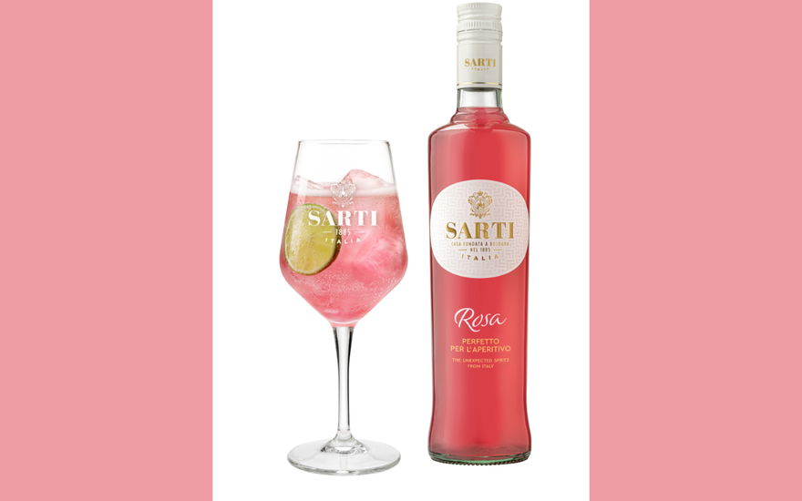 Sarti rosa als Sarti Spritz mit Flasche und Glas
