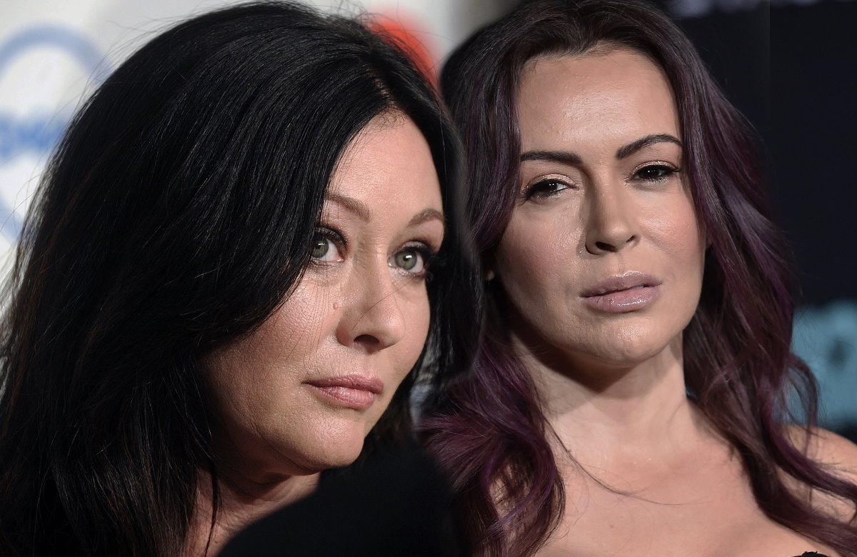 Shannen Doherty mit großen Augen, Alyssa Milano wirkt verärgert