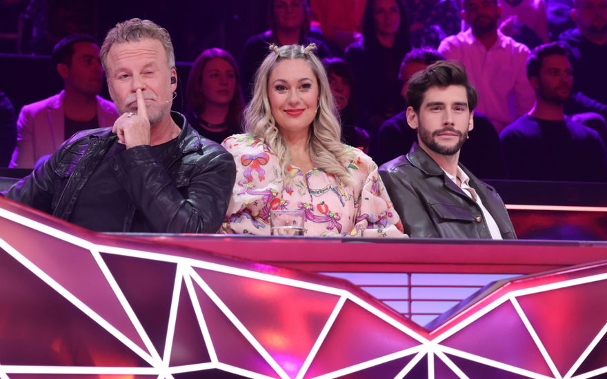 Jenke von Wilmsdorff, Ruth Moschner und Alvaro Soler bei "The Masked Singer"