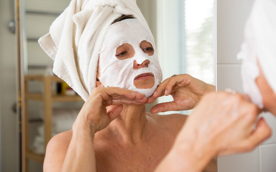 Frau Retinol Tuchmaske