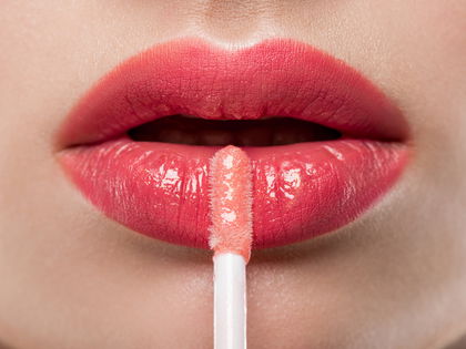 Lippenstift: Dieser Bestseller-Gloss von dm sorgt in Sekunden für volle Lippen