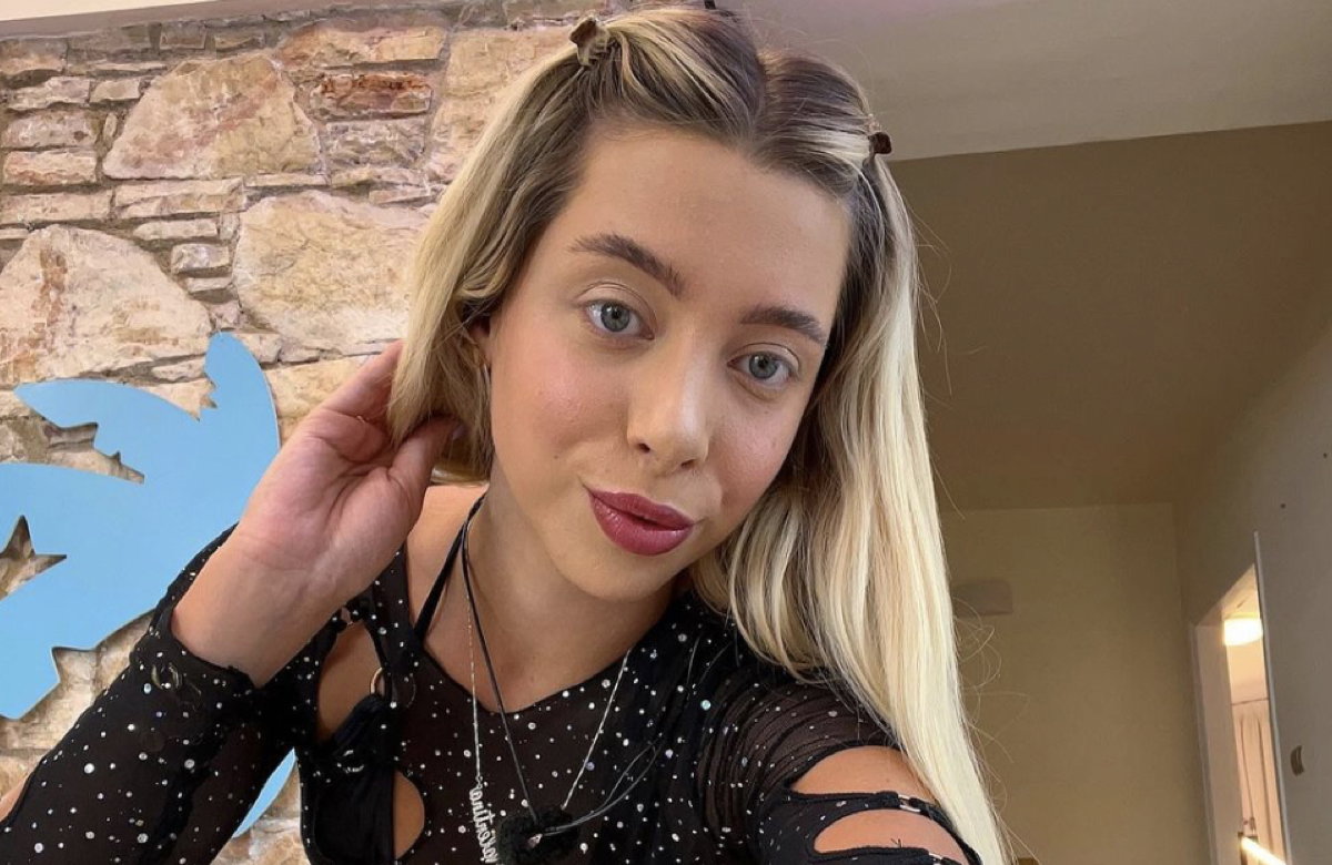 Walentina Doronina blickt in die Selfie-Kamera