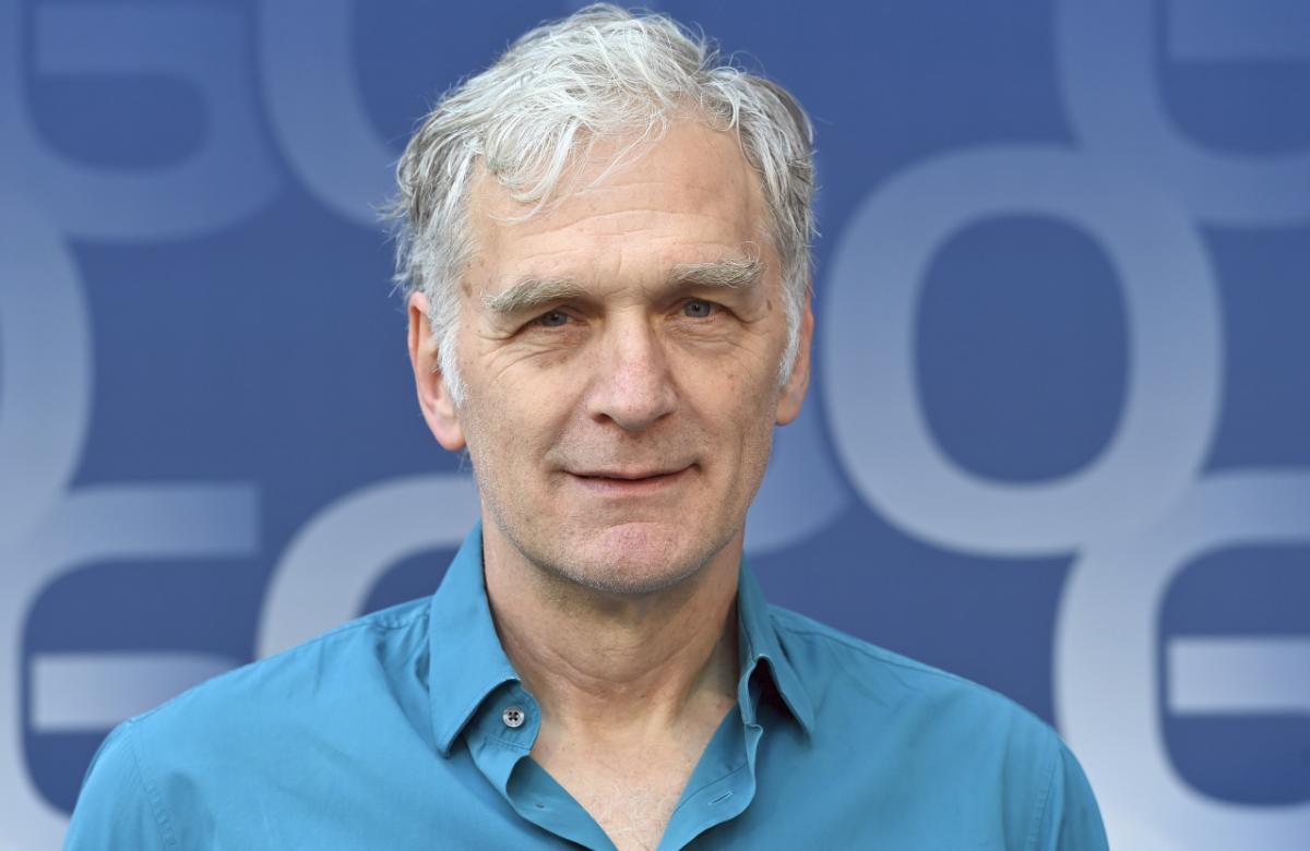 Walter Sittler lächelt