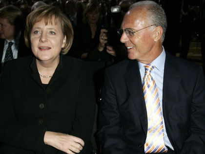 Angela Merkel: "Große Traurigkeit" - Bewegende Worte über Tod von Franz Beckenbauer (†78)
