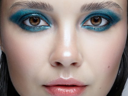 Laut Pinterest: Aquamarine-Make-up ist der Beauty-Trend 2024