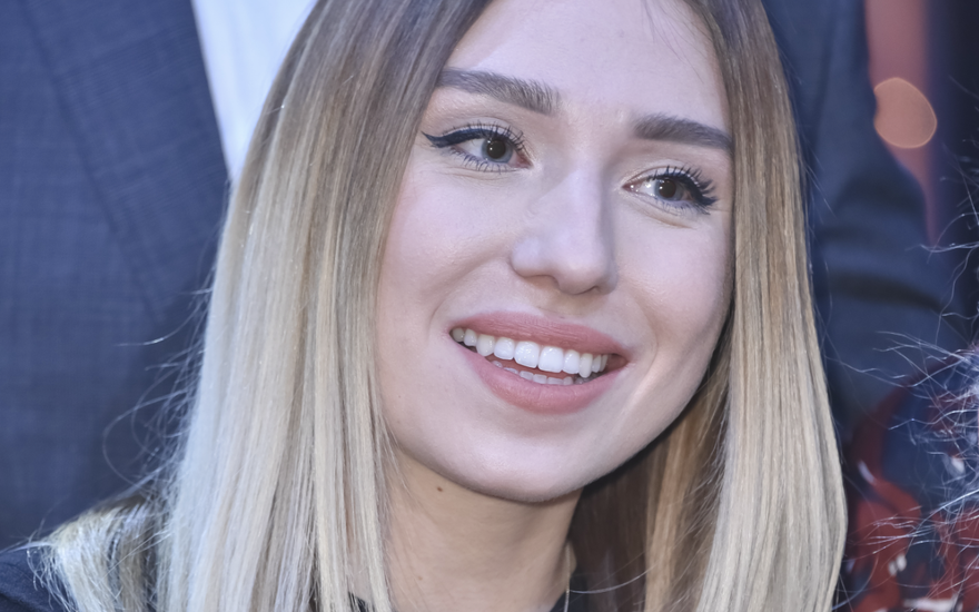 Bibi Claßen lacht