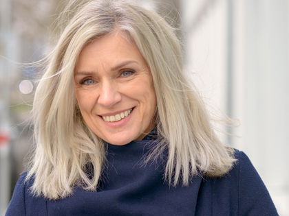 Anti-Aging: Dieses Drogerie-Serum verbessert Altersflecken um 39% in 4 Tagen