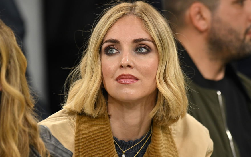 Chiara Ferragni mit ernstem Gesichtsausdruck