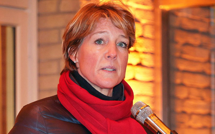 Christina Block hält Rede bei Veranstaltung
