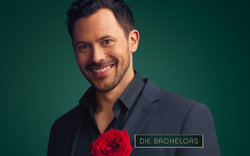 "Die Bachelors" 2024 mit Logo und Rose - Sebastian Klaus