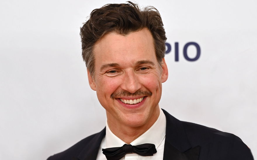 Florian David Fitz lächelt beim 48. Deutschen Filmball