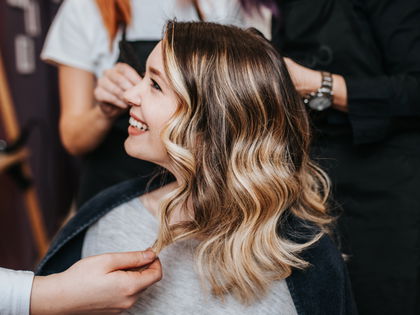 Haarpflege: Auf dieses Volumen-Shampoo schwören auch Friseure