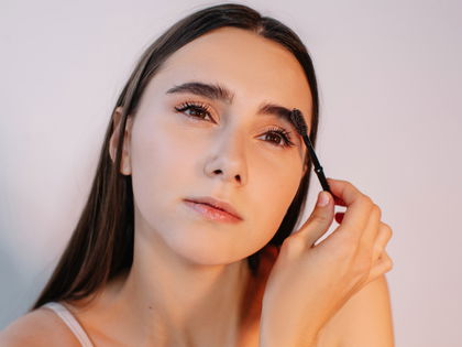 Volle und kräftige Augenbrauen: Dieses Serum füllt effektiv Lücken auf