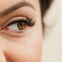 Beauty-Trend 2025: Dieses Serum sorgt für 2,4-mal längere Wimpern