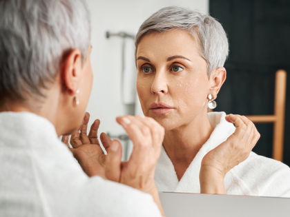Anti-Aging: Mit diesem Gesichtsserum glätten Frauen ab 60 tiefe Falten