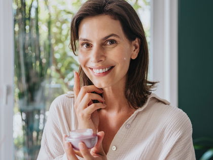 Anti-Aging: Dieser Drogerie-Bestseller mildert Falten in 7 Tagen