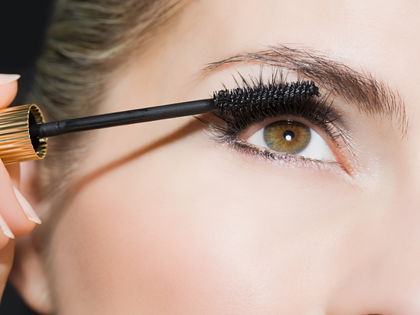 Mascara: Diese wasserfeste 9-Euro-Wimperntusche dreht das Volumen völlig auf