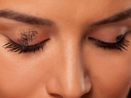 Mascara-Hack: Mit dieser preisgekrönten Wimpernschablone malst du nie wieder über