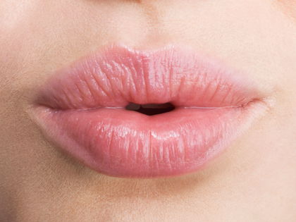 Beauty-Trend 2024: Mit diesem Drogerie-Lipgloss wirken deine Lippen wie aufgespritzt