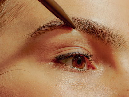 Volle Augenbrauen: In 2 Schritten zu Wow-Brows – dank neuen Brauen-Stift