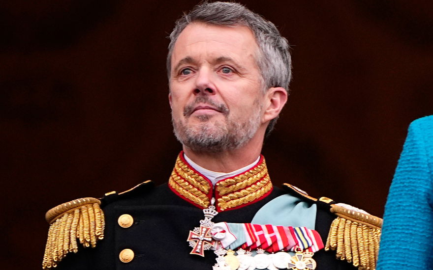 König Frederik von Dänemark weint bei seinem ersten Auftritt als König