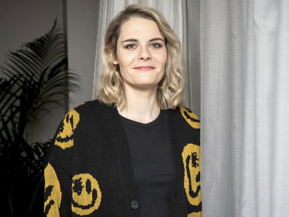 Hazel Brugger: Ehemann, Kinder, Podcast - Die Comedienne im Starportrait