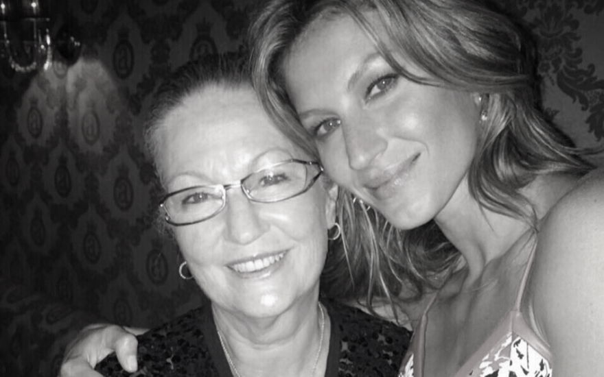 Gisele Bündchen legt den Arm um ihre Mutter Vania Nonnenmacher