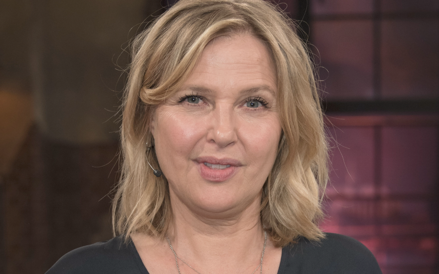 Katharina Böhm lächelt