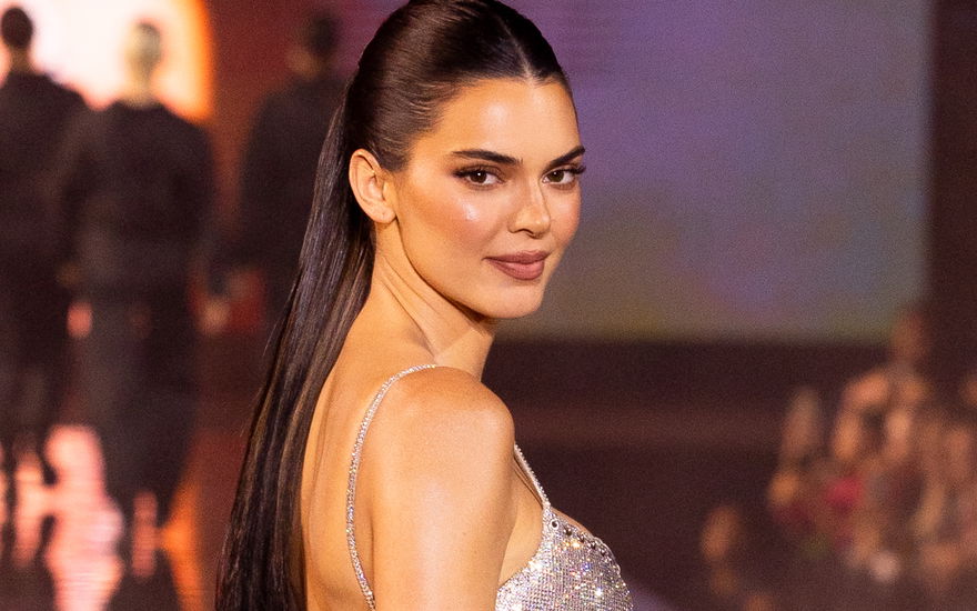 Kendall Jenner auf Laufsteg mit tollen Wimpern