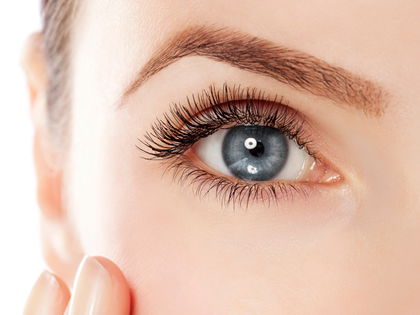 Lange Wimpern: Dieses hormonfreie Wimpernserum schenkt dir 2-mal mehr Länge & 5-mal mehr Volumen
