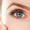 Lange Wimpern: Dieses hormonfreie Wimpernserum schenkt dir 2-mal mehr Länge & 5-mal mehr Volumen