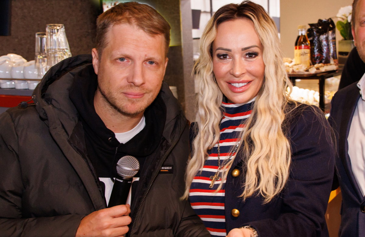 Oliver Pocher und Cora Schumacher stehen zusammen