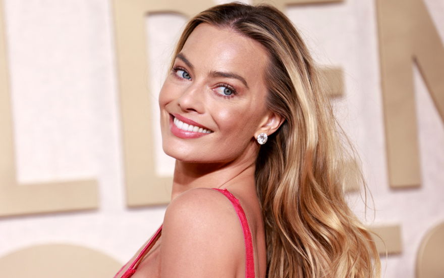 Margot Robbie Highlighter Golden Globes