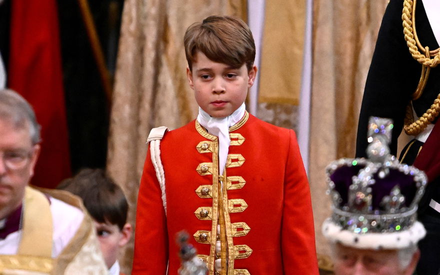Prinz George bei der Krönung von König Charles III.