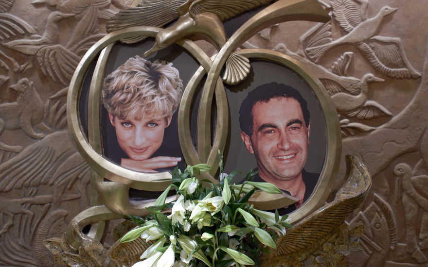 Ein Gedenkschrein im Londoner Luxuskaufhaus Harrods erinnert an die 1997 tödlich verunglückte Prinzessin Diana und ihren Partner Dodi Al-Fayed