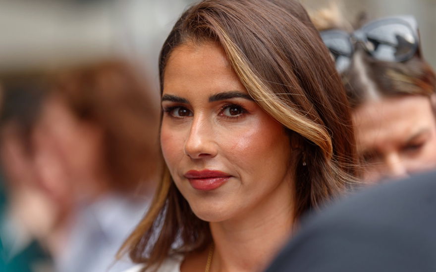 Sarah Engels wirkt angespannt
