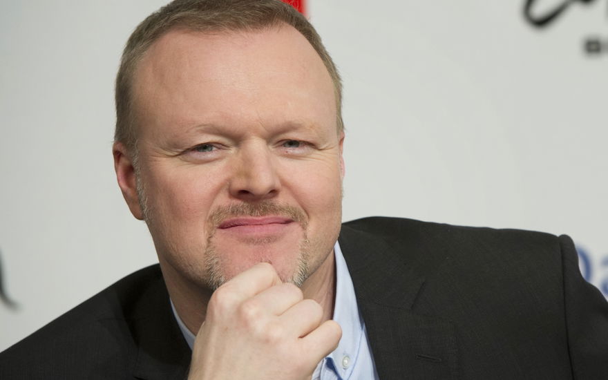 Stefan Raab sieht in die Kamera